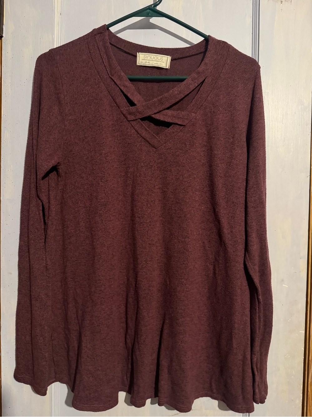 Sinous Women's Crisscross V-Neck Sweater in Wine